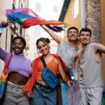 people-enjoying-celebrations-pride-month - dimensioni medie